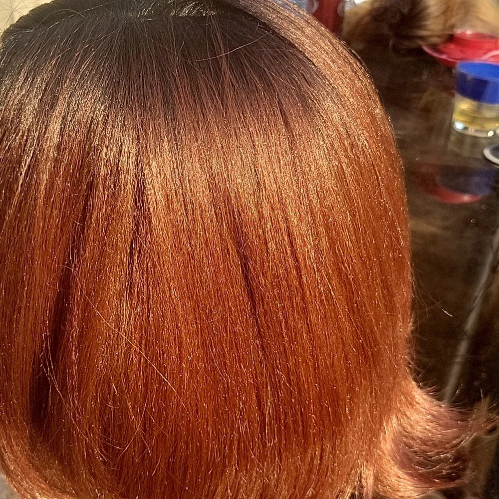 Red wig - Picture 2 of 4